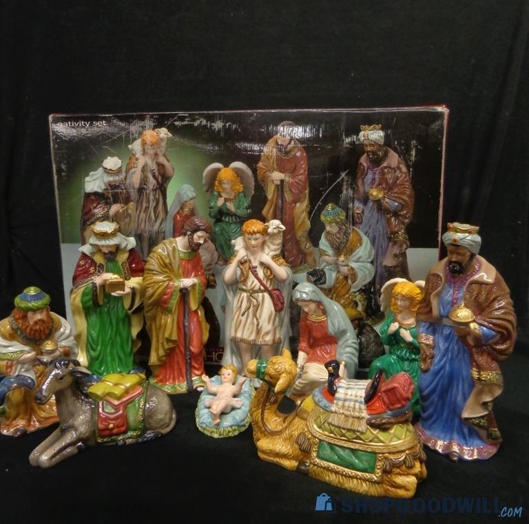 Like New Home For The Holidays Porcelain Nativity Set Shopgoodwill Com   8c0ed4c0 6079 4a41 8fb8 1af7a40f6d39terC 12031 