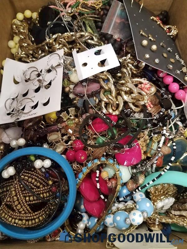 Bulk Jewelry & More Lot - shopgoodwill.com