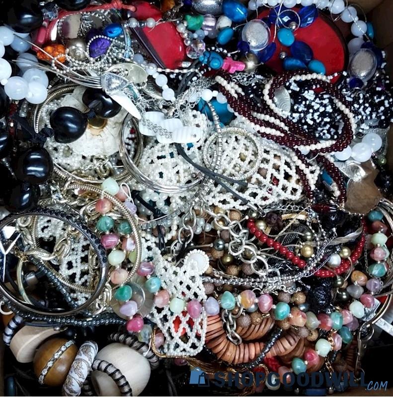 10lbs Unsorted/Untested Jewelry Grab Bag - shopgoodwill.com