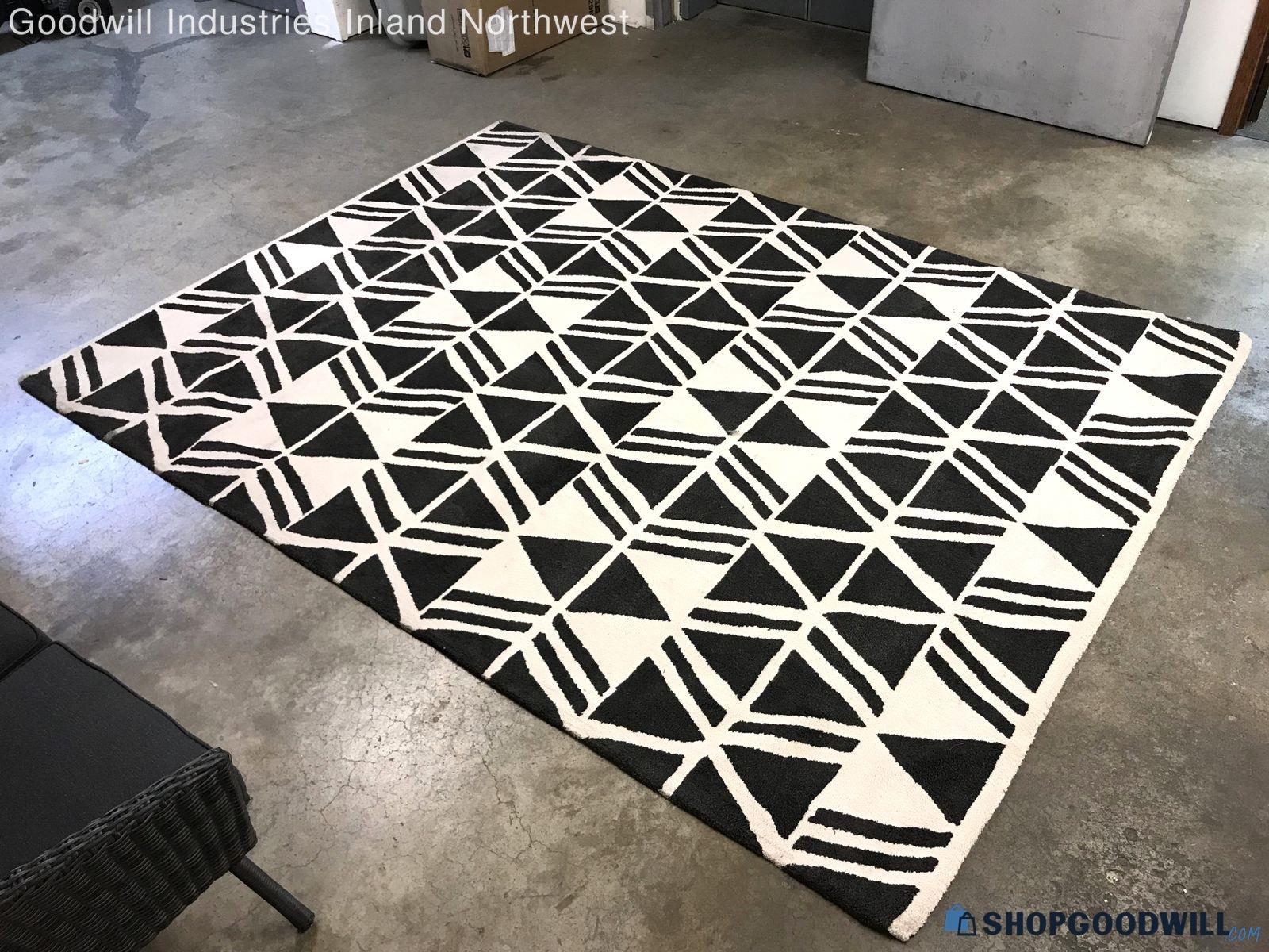 Microplush Geo Knitted Area Rug Black & Off White 7x10' Area ...