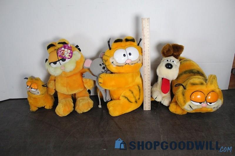 Lot OF 4 Garfield + 1 Odie Plush - shopgoodwill.com