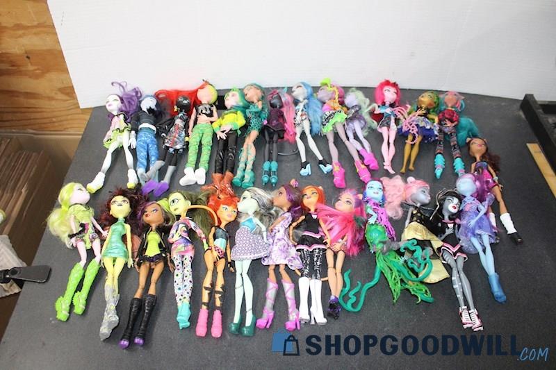 (27) Monster High Dolls - shopgoodwill.com