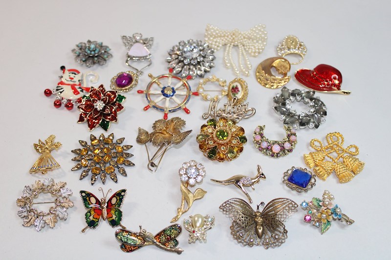 Assorted Brooch Lot - shopgoodwill.com