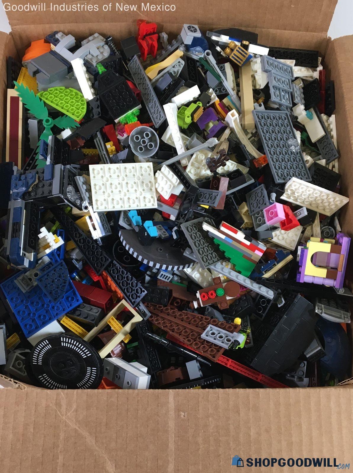 28 Lbs Of Legos | ShopGoodwill.com