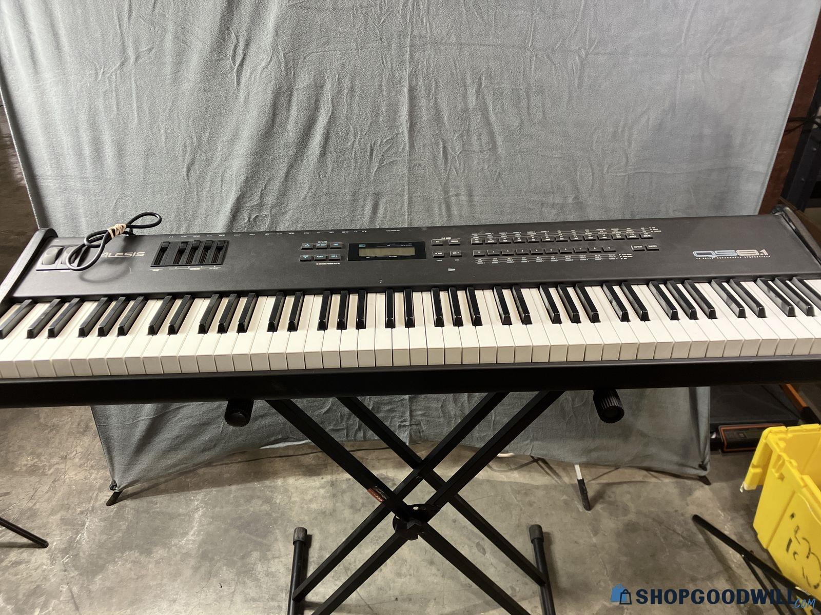 Alesis QS8-1 Synthesizer keyboard - shopgoodwill.com