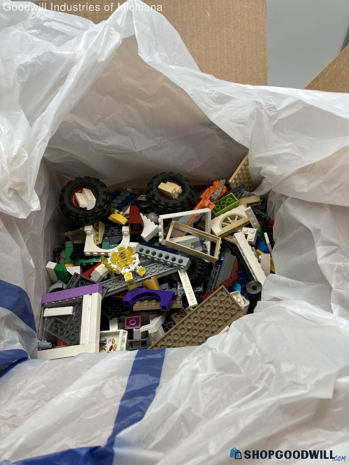 Unsorted Legos | ShopGoodwill.com