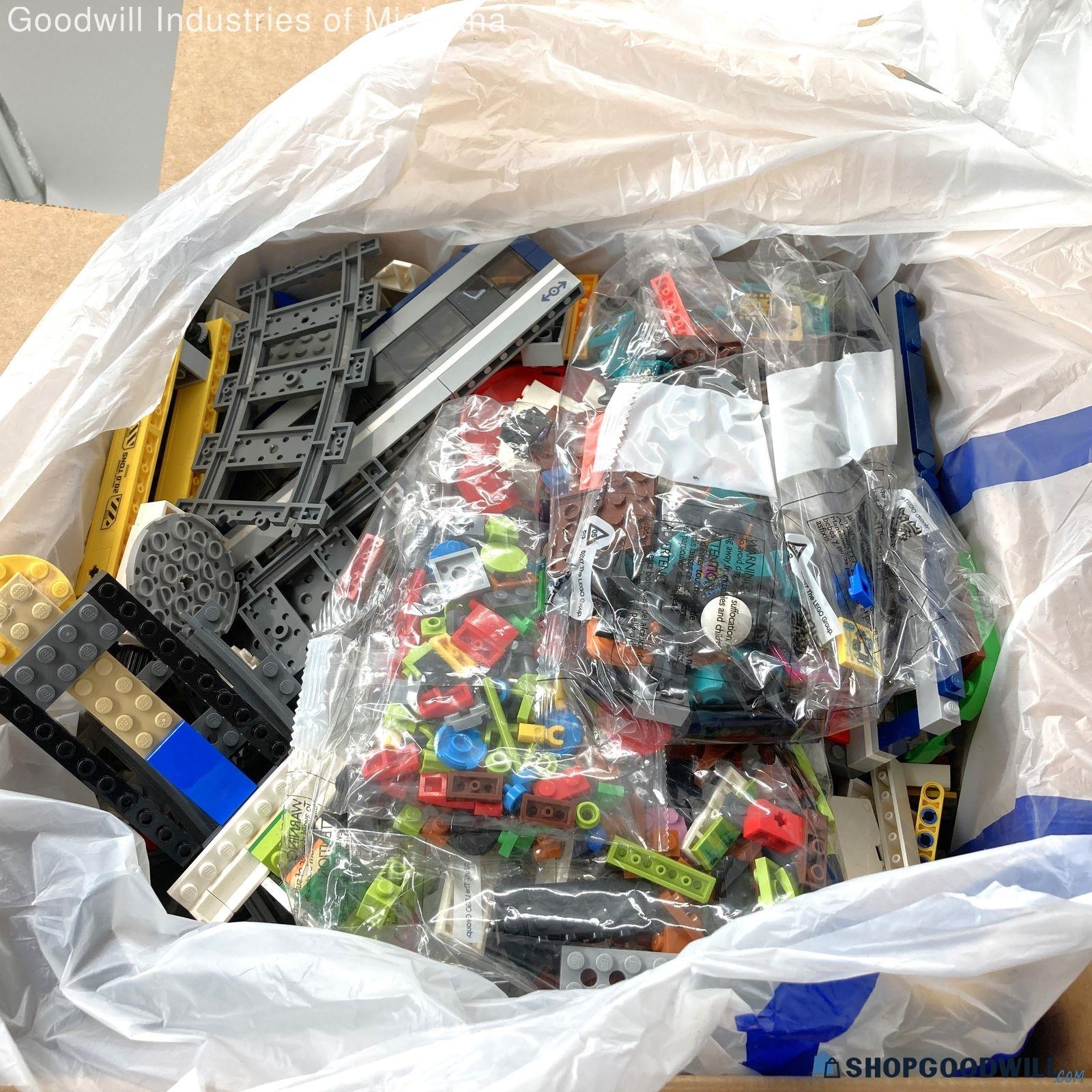 Unsorted Legos | ShopGoodwill.com