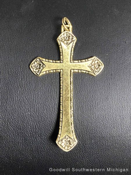 12k Gold Non-standard Karat Cross Pendant - shopgoodwill.com